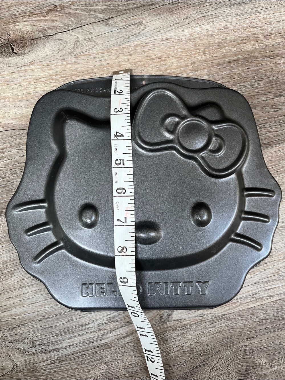 Sanrio Hello Kitty Gray Character Cake Mold - Picture 4 of 4